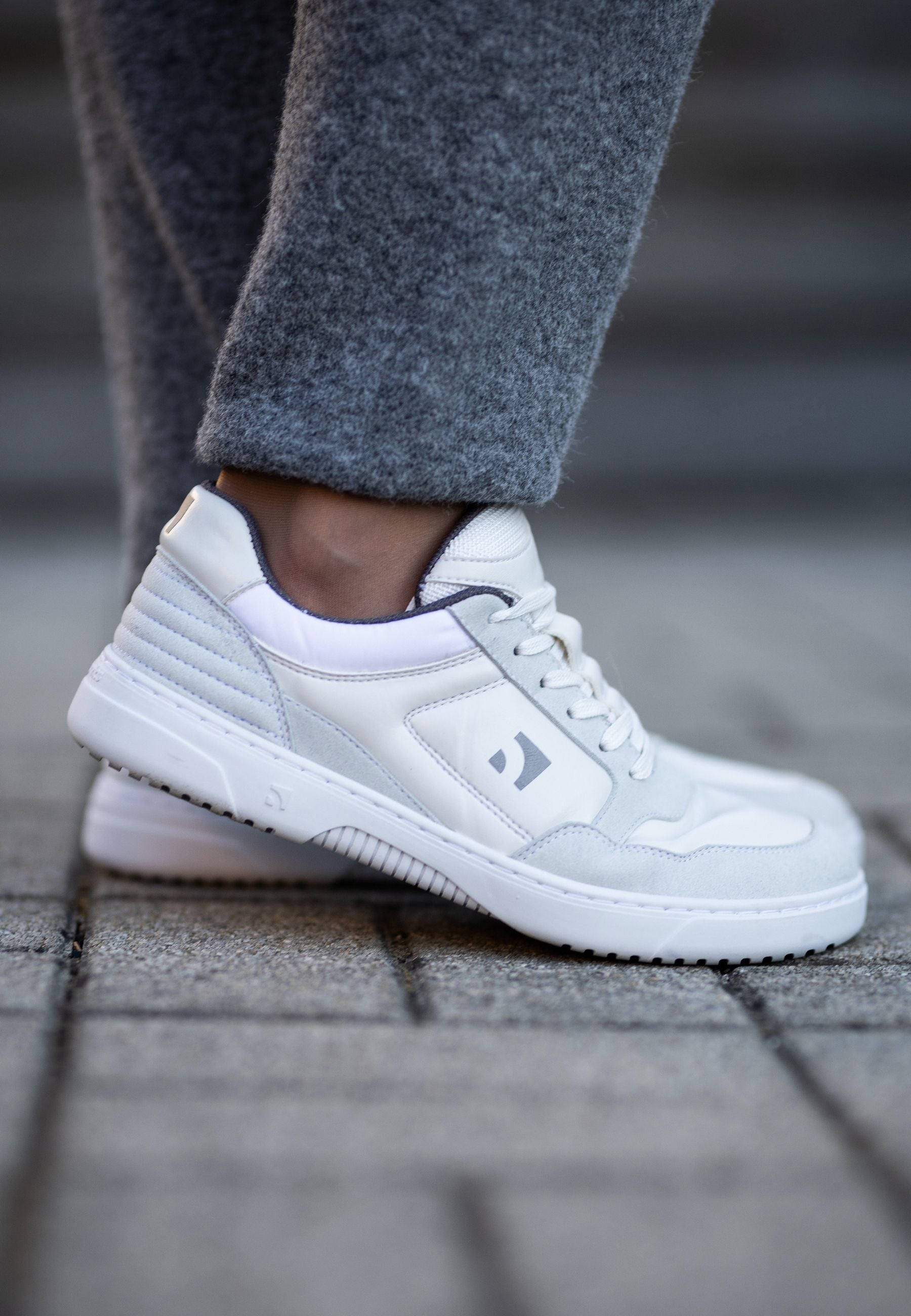 ["Lift your urban street style with Barebarics Axiom - featuring a padded design and stylish stitching for that classy casual look. Being incredibly comfortable and effortlessly combinable with various casual outfits, they can quickly become your go-to pair of barefoot sneakers."]